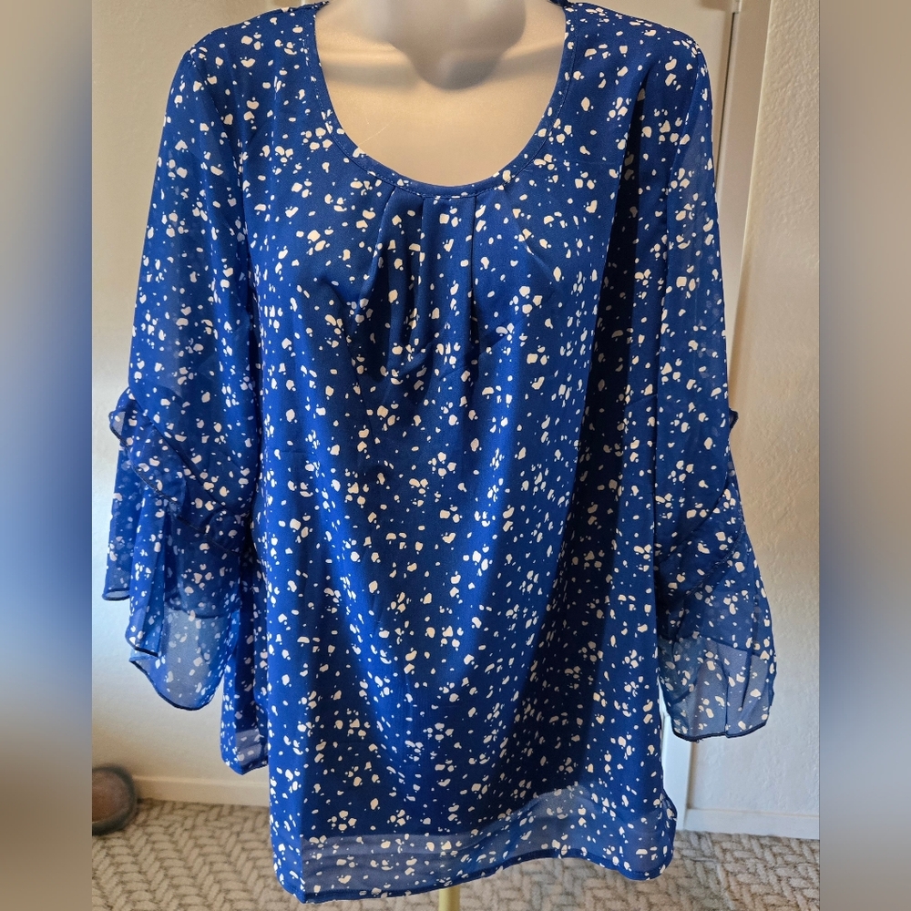 CiCiBird Blue and White 3/4 Sleeve Women's Blouse